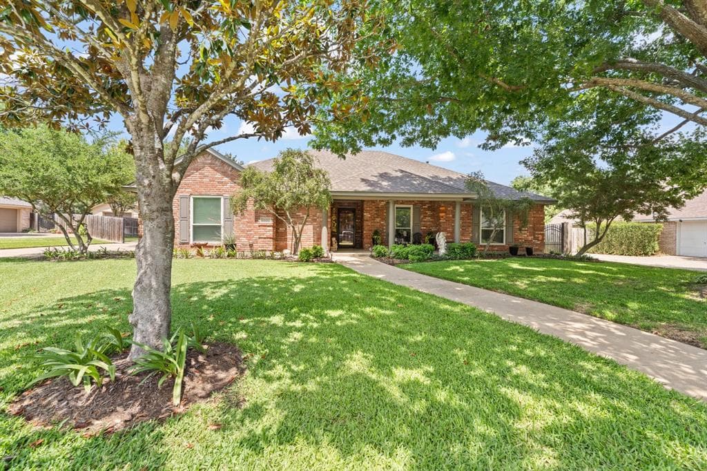 1607 Chaucer Dr