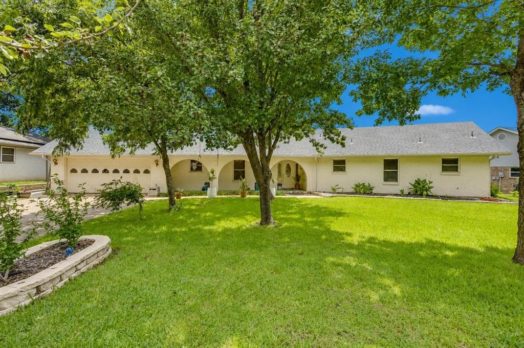 213 Mistletoe Ln