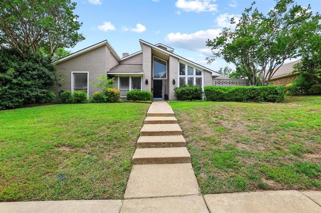 1925 Country Club Dr