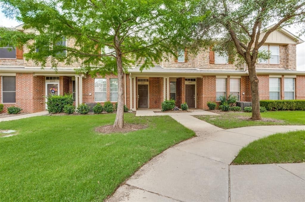 2207 Biscayne Park Ln