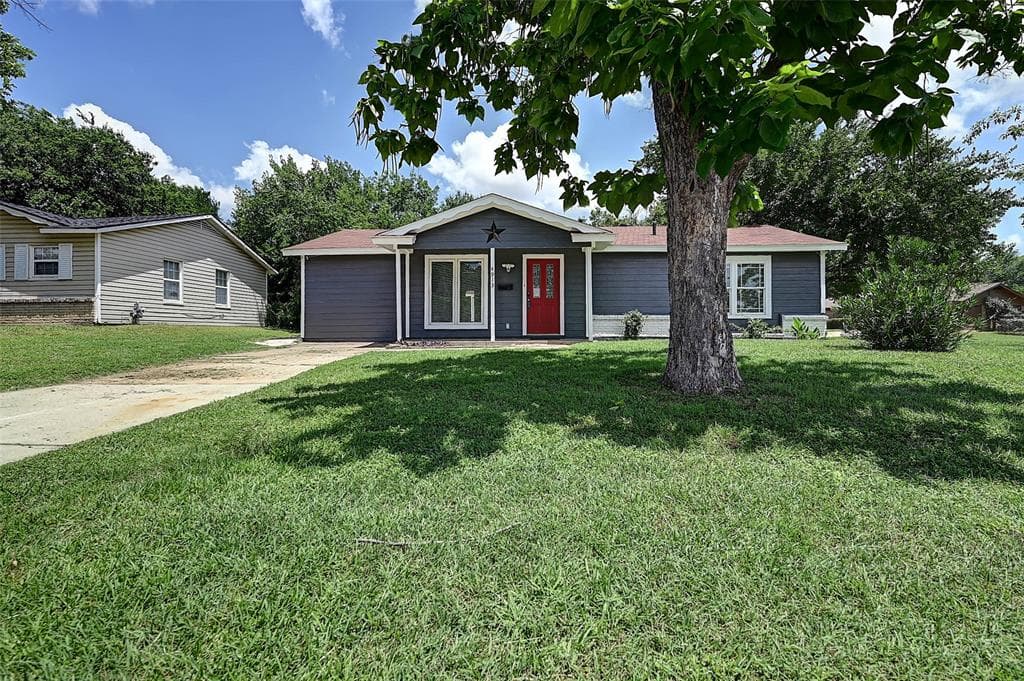 4913 Tahoe Dr