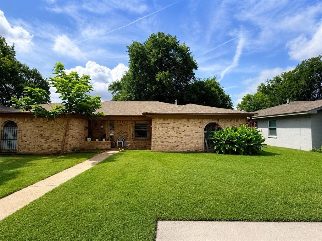 930 Lindy Ct