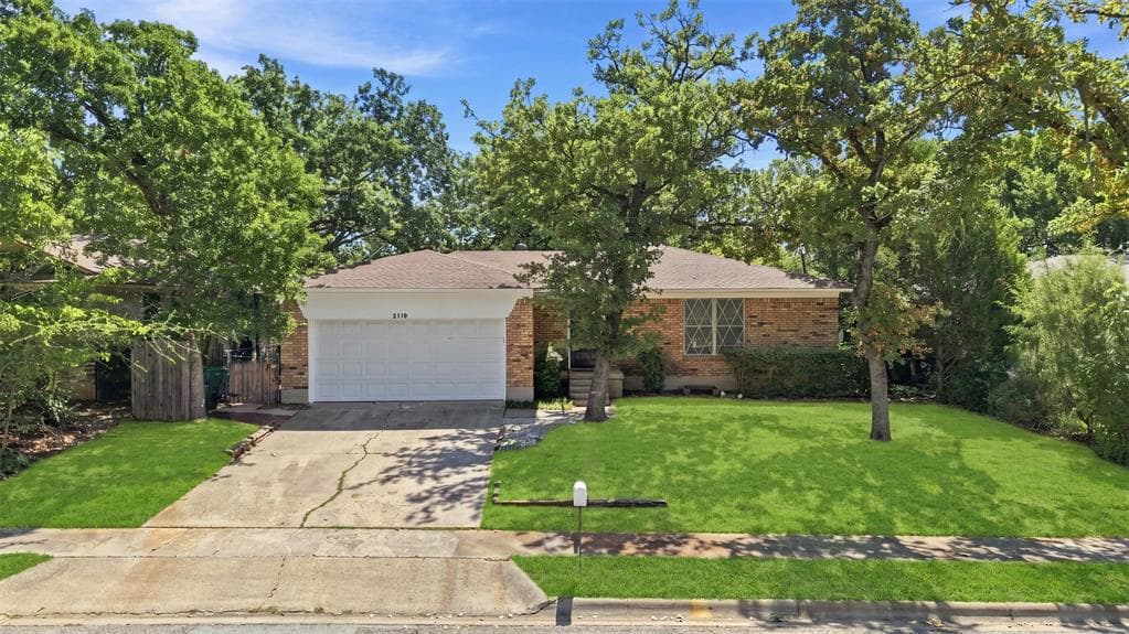 2110 Navajo St