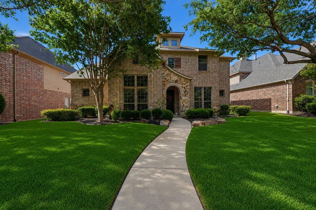 860 Blackberry Ln