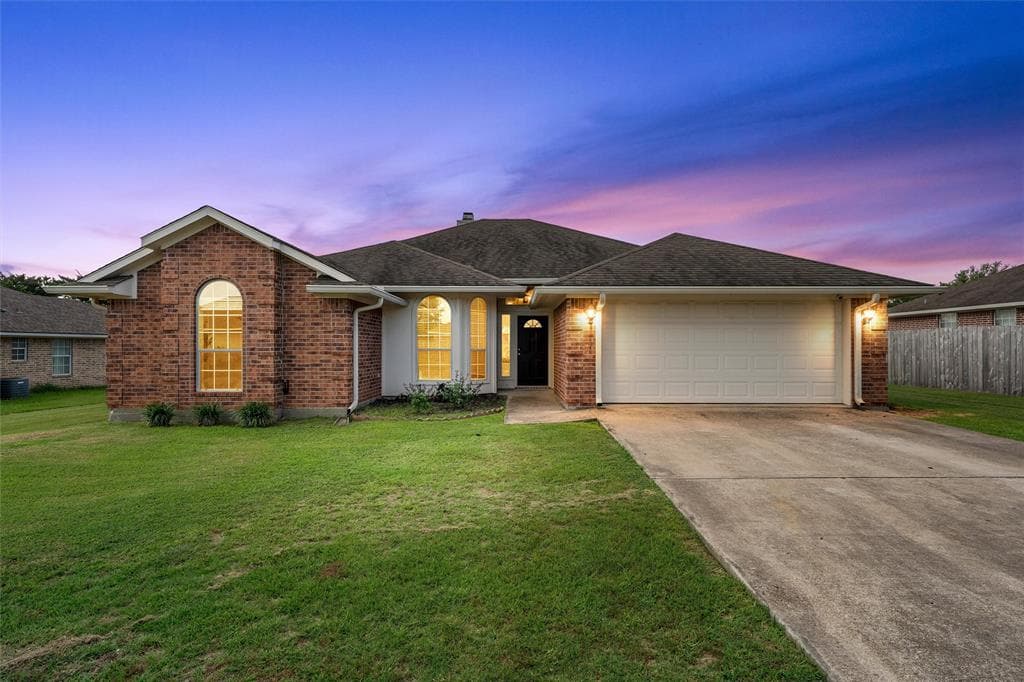 163 Topaz Cir