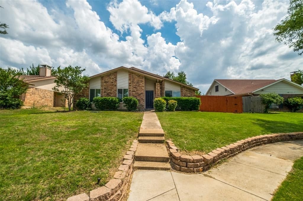 1002 Bellflower Ct