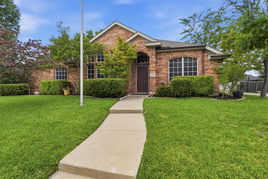 8201 Evening Star Dr