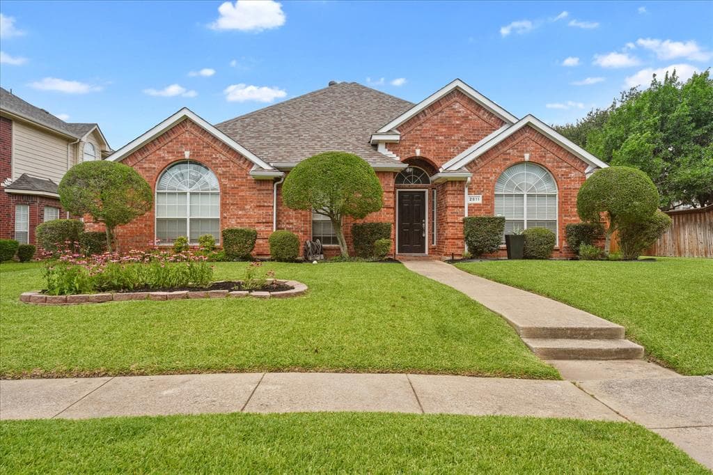 2811 Ashbury Dr
