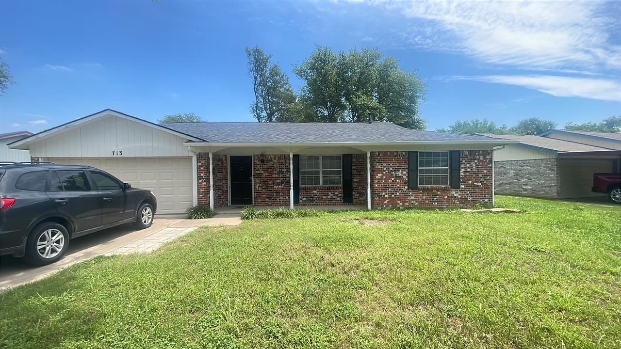 713 Palomino Dr