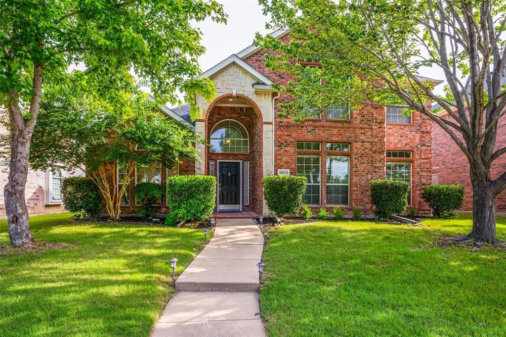 10572 Coach House Ln
