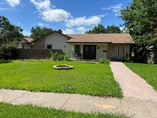 3810 Crater Lake Ct