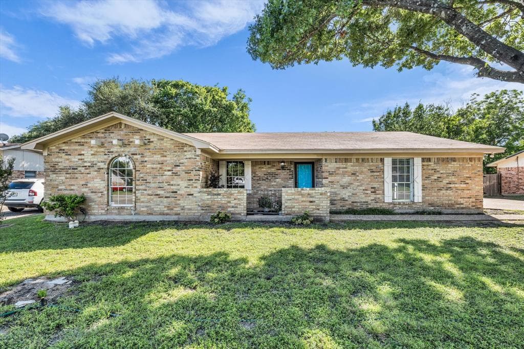 141 Travis Ln