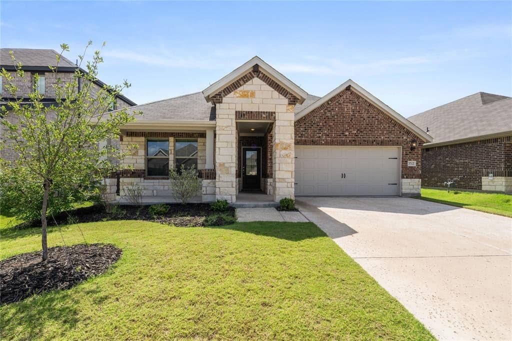 3712 Canyon Dr