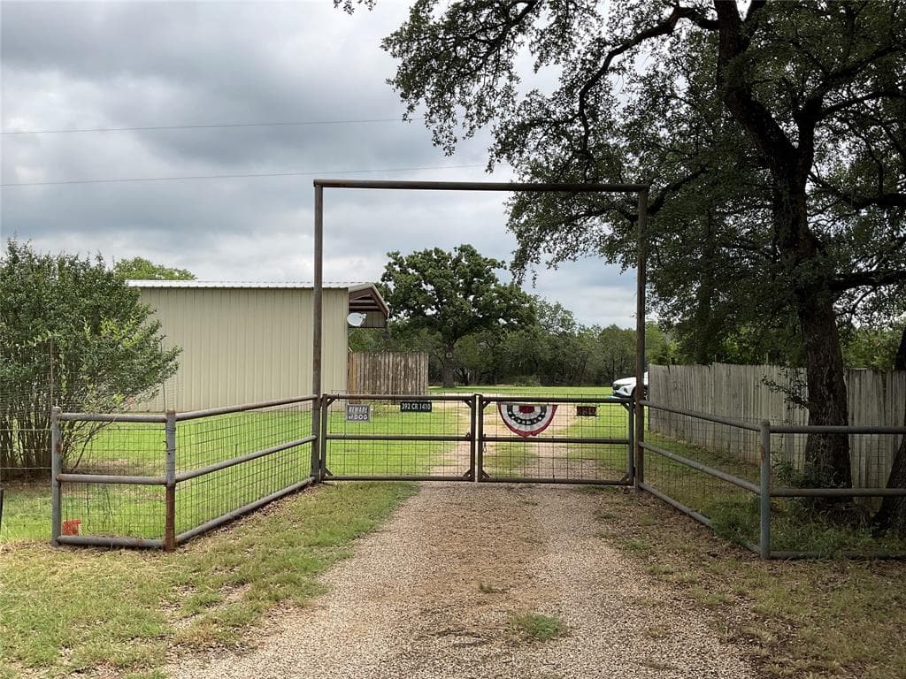 392 County Road 1410