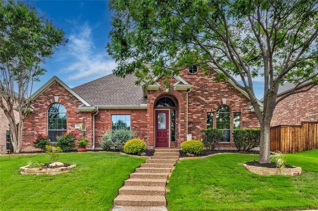 5570 Midnight Moon Dr