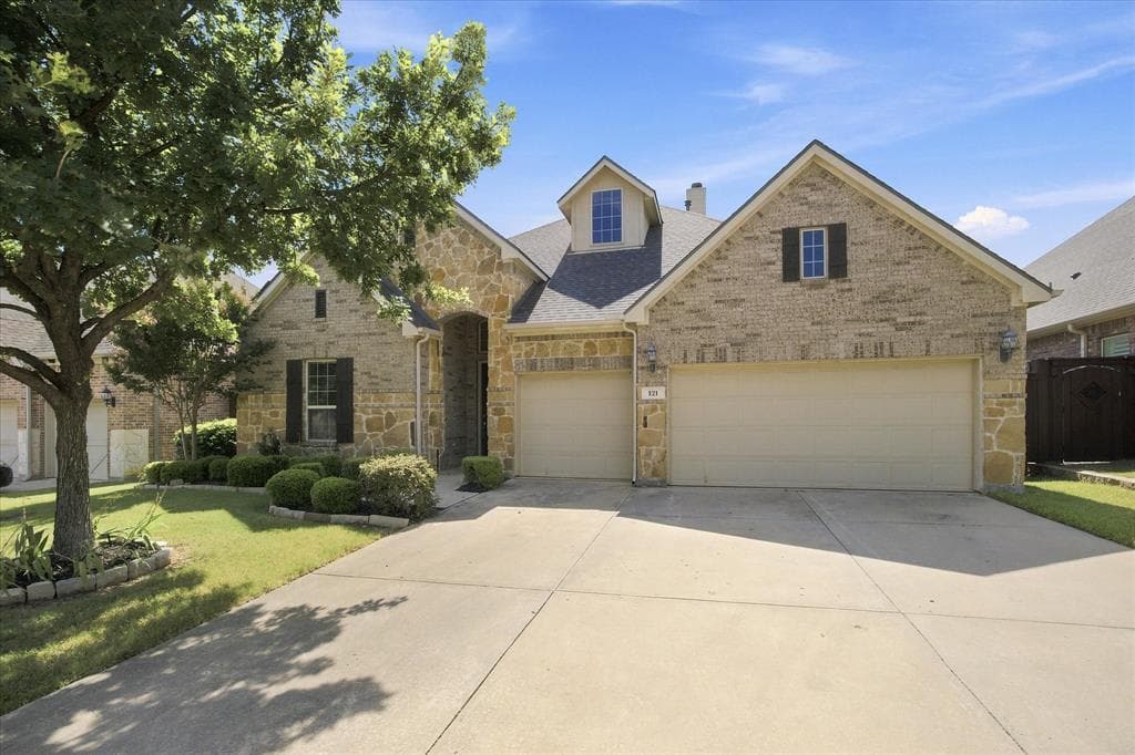 121 Oakwood Ln