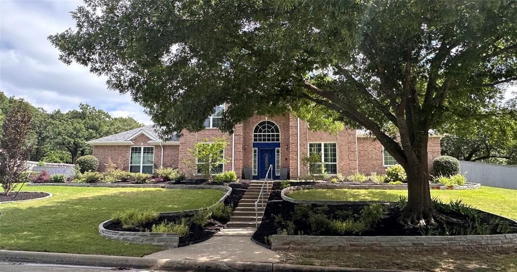 204 E Chapel Downs Dr