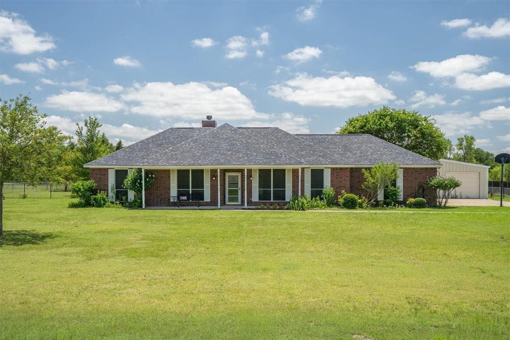 697 Meadowview Cir