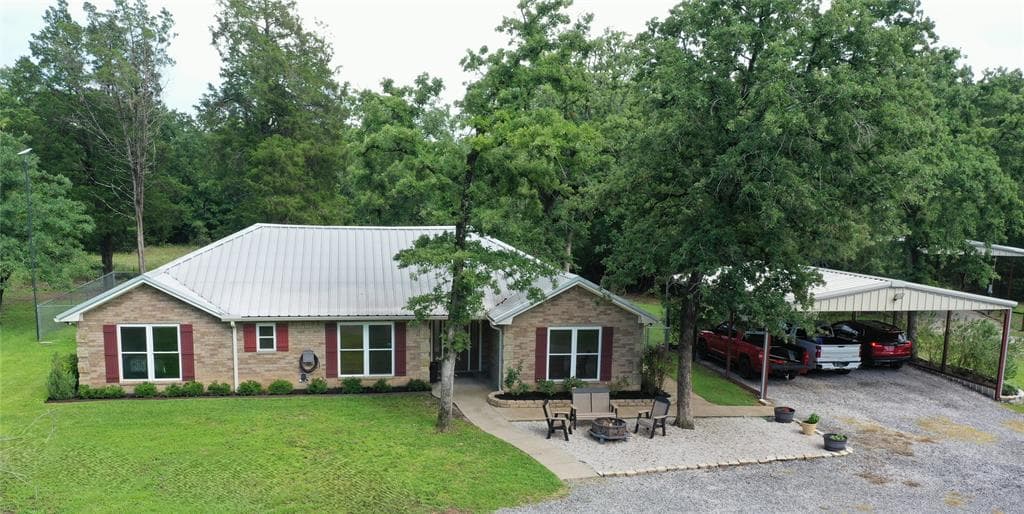 109 Private Road 916