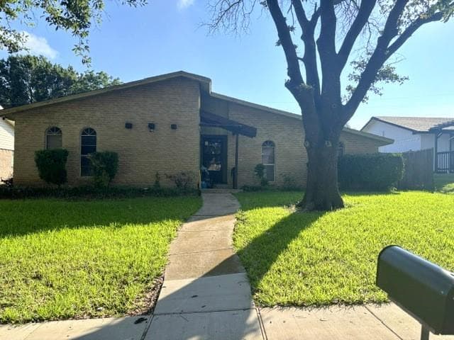 3406 Country Club Dr
