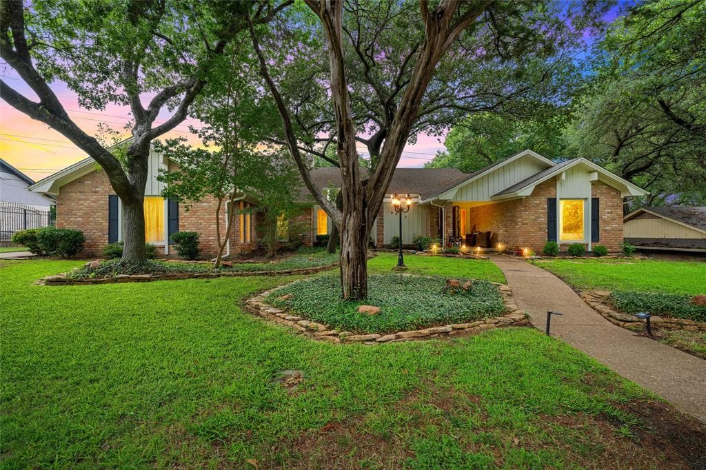 9913 Burgundy Ln