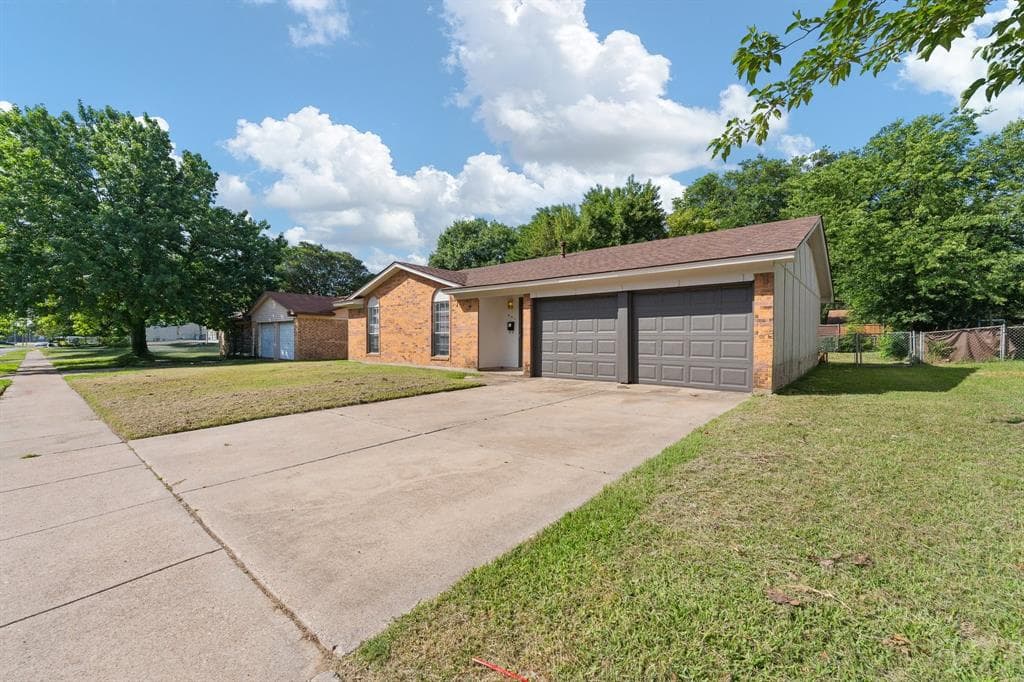 541 Nw Sandra Ln