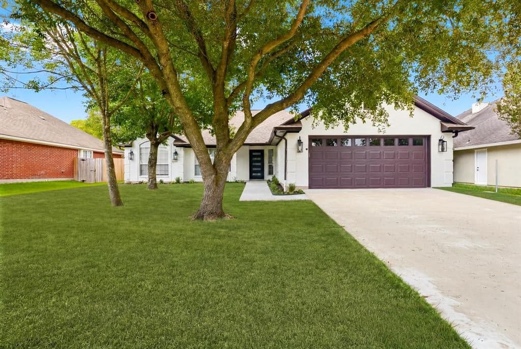 318 Landsburg Ln