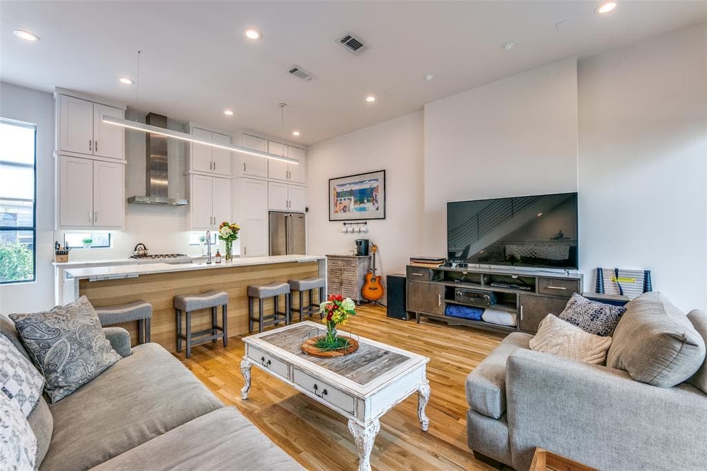 1839 Summit Ave Unit 3