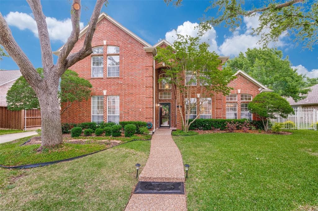 2806 Mayfair Ln