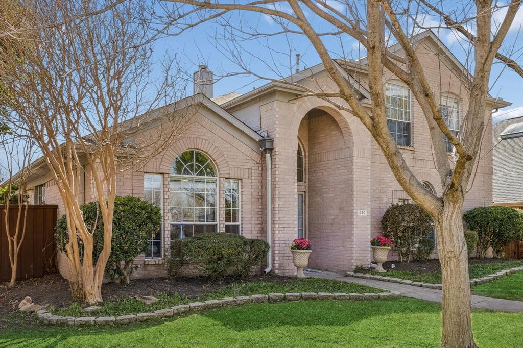 920 Mustang Dr
