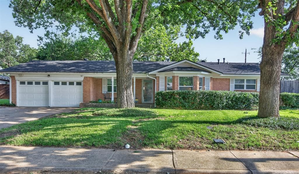 1601 W Tucker Blvd