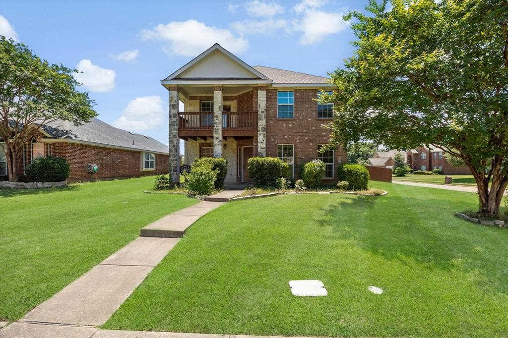 1100 Camelot Dr