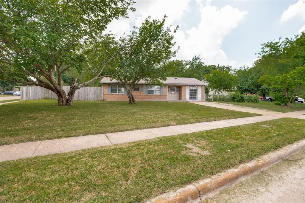 2524 Suffolk Ln