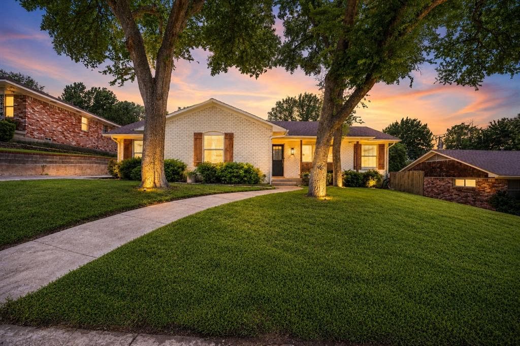 2341 Pinebluff Dr