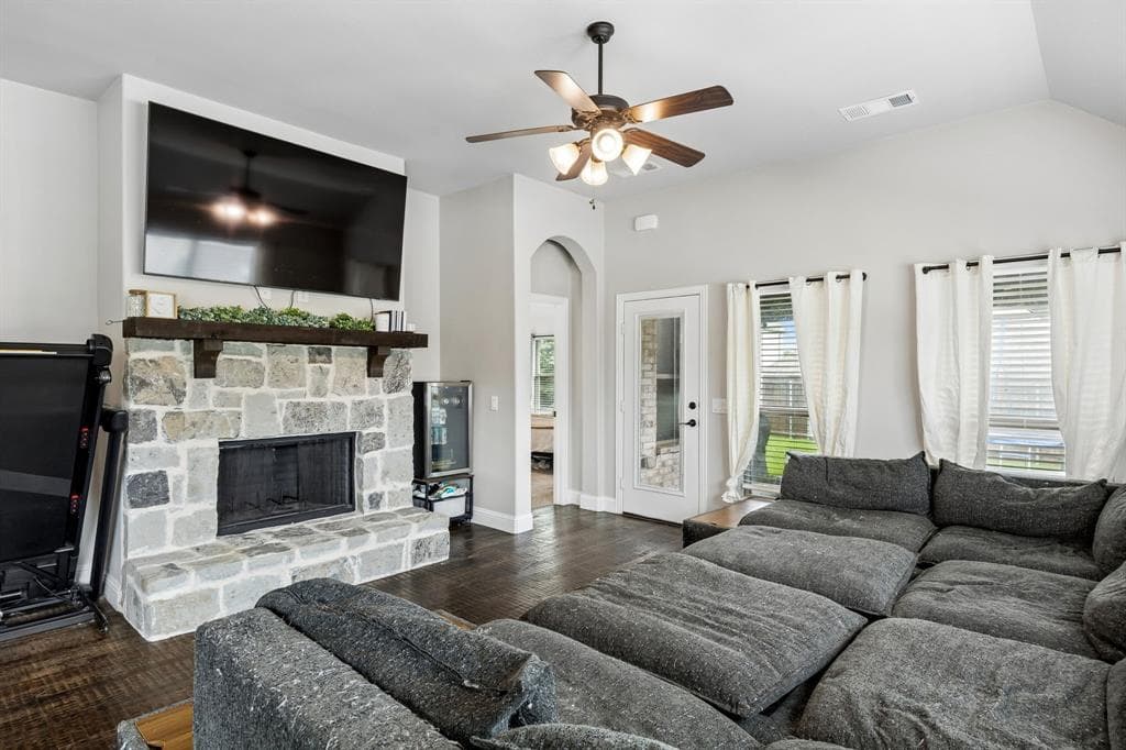 1510 Laurence Ln