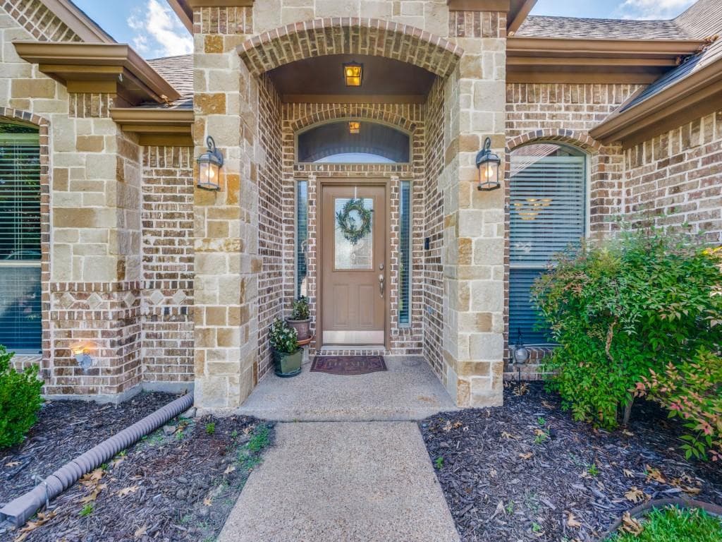 8115 Oak Hollow Dr