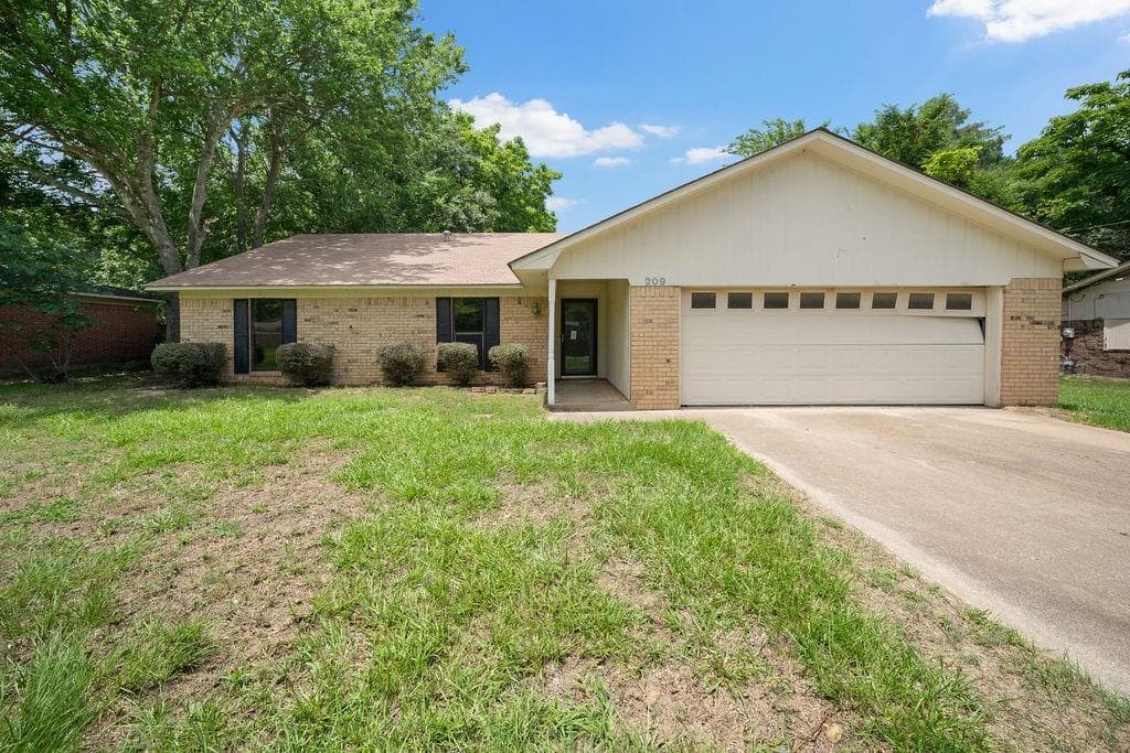 209 Magnolia Ln