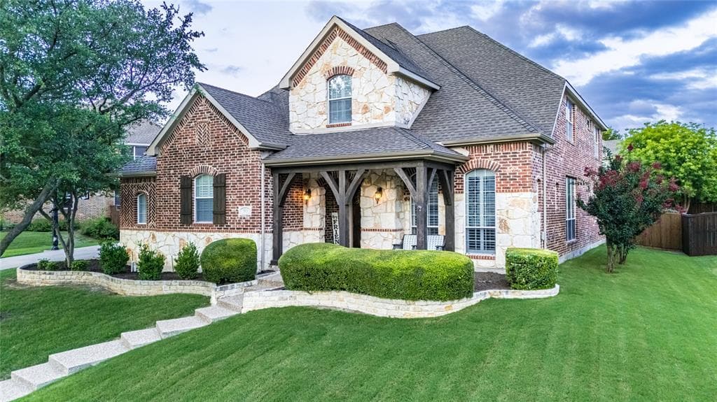 901 Woodcliff Dr