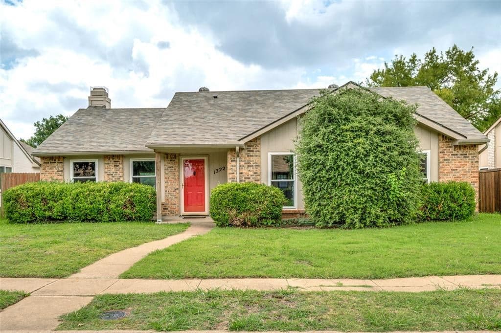 1322 Crestview Dr