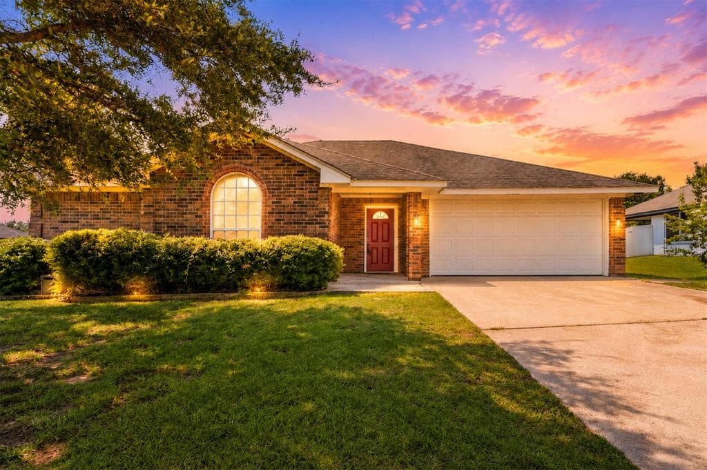 104 W Jade Dr