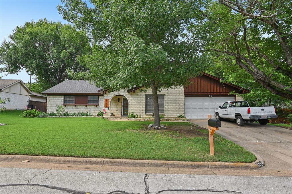 6204 Circleview Dr