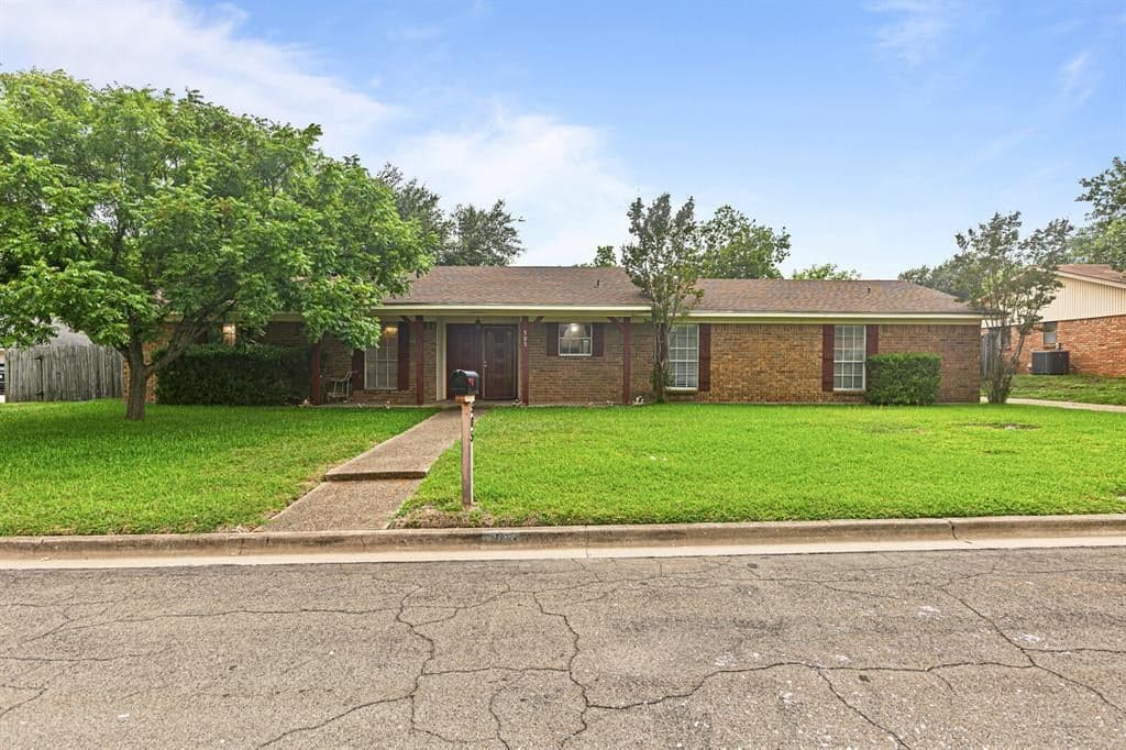 505 Pinewood Ln