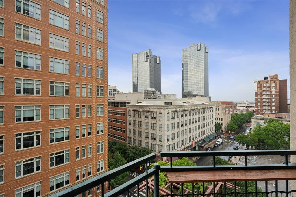 500 Throckmorton St Apt 703