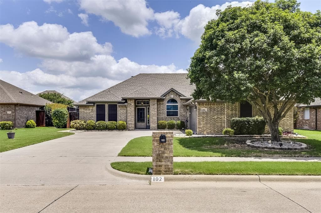 102 Monarch Ct