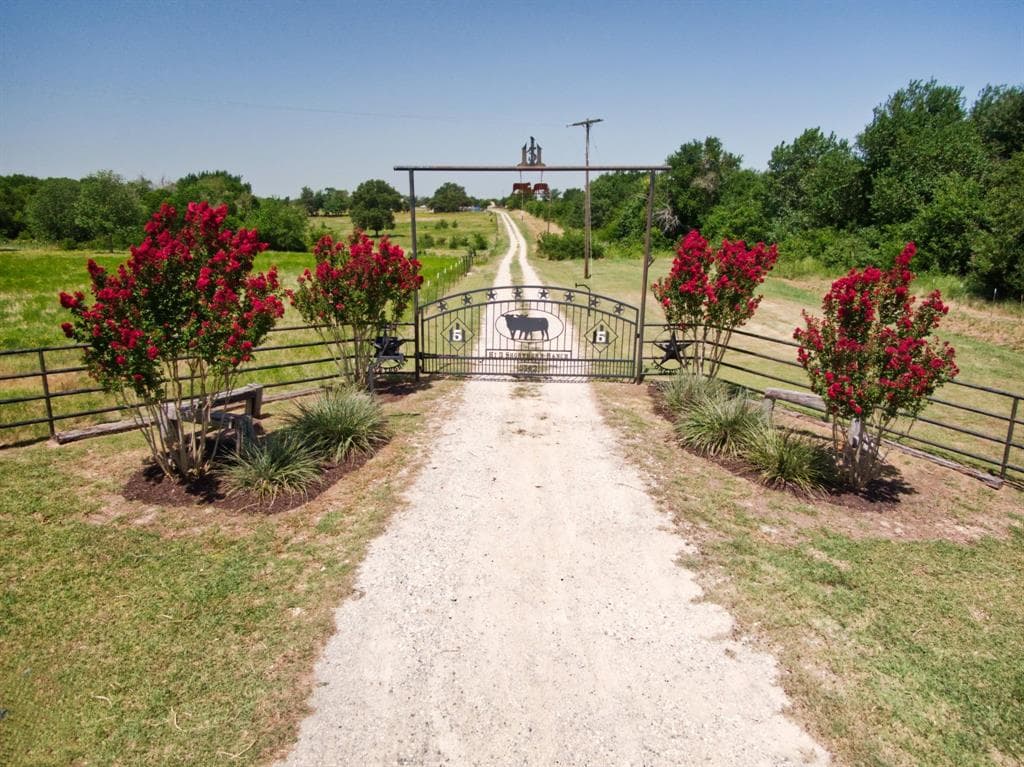 5562 County Road 1037