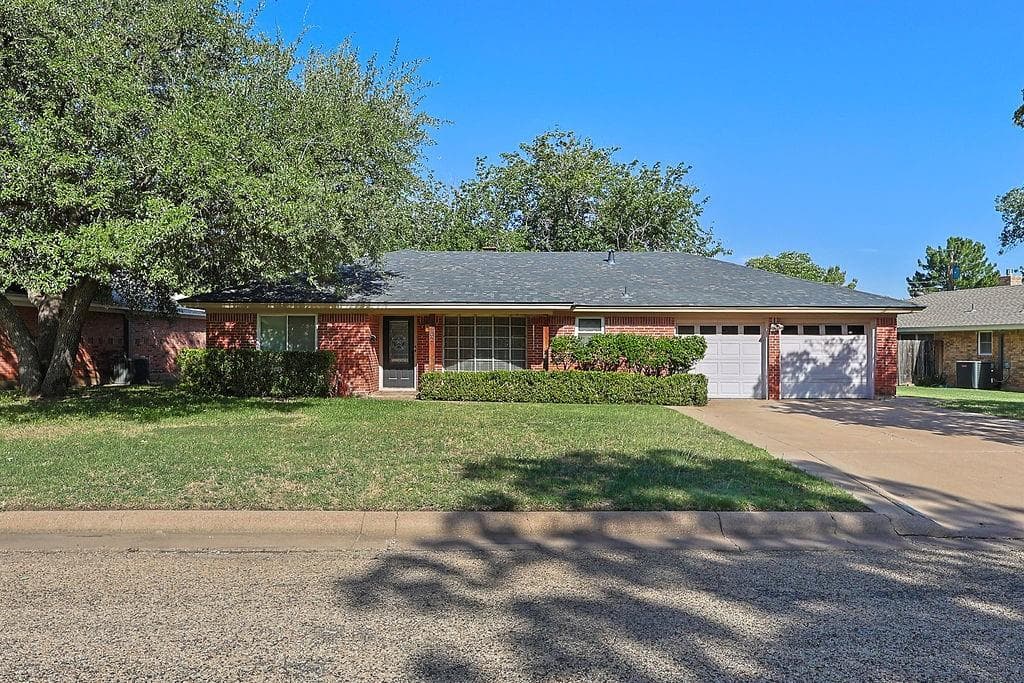 3102 Ivanhoe Ln