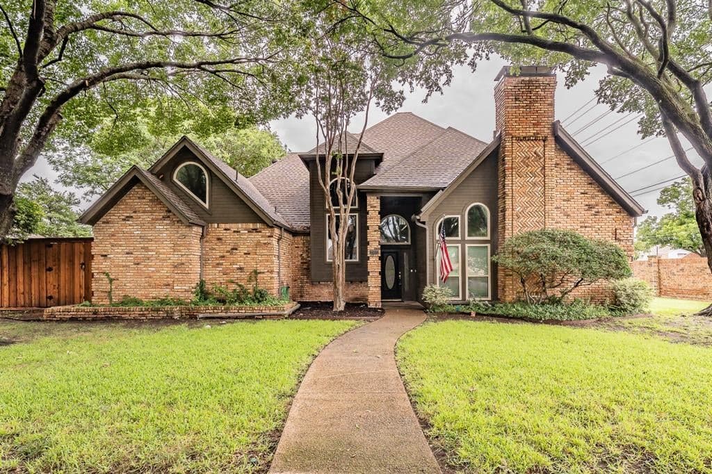 2002 Diamond Oaks Dr