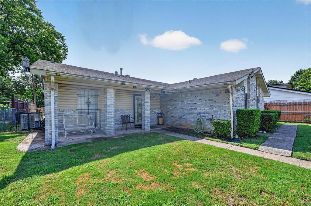 2524 N Saint Augustine Dr