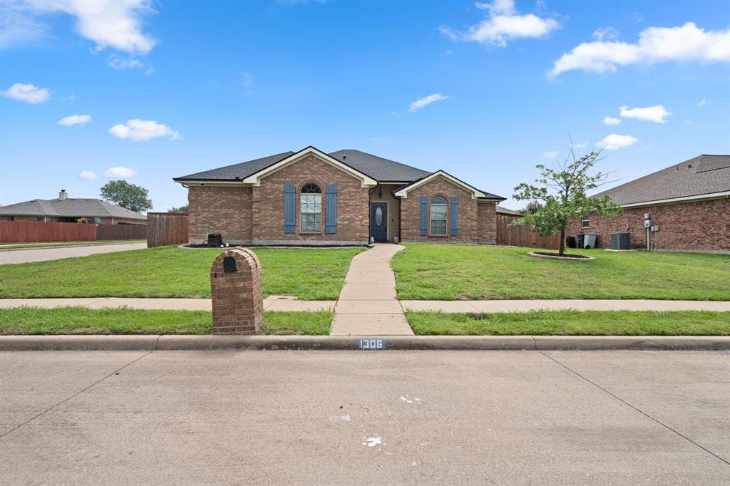 1306 Beacon Hill Dr