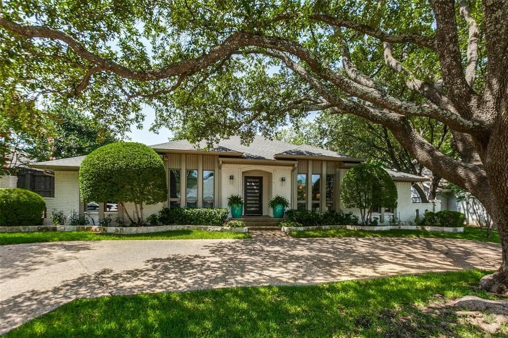 9108 Clayco Dr